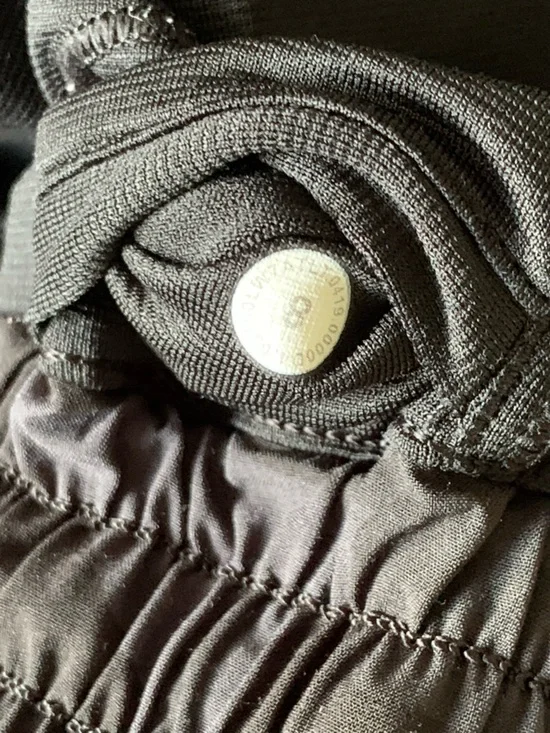 lululemon athletica Hottie Hot Low Rise Shorts size 8 - Picture 5 of 6